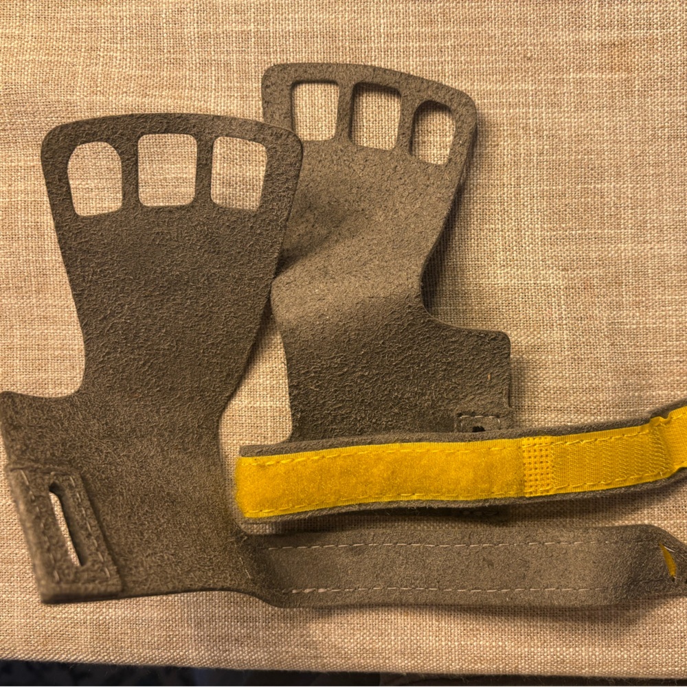 Victory Grips Women's STEALTH 3-Finger - MED
